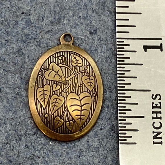Vintage Retro Leaf Pendant Gold Bronze Oval Leaves Black Etching Soft Girl - Picture 4 of 5